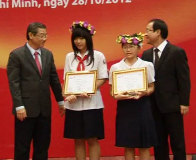 Trao giải cuộc thi “Prudential- Văn hay Chữ tốt” năm 2012