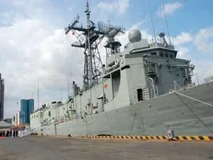 Tàu hải quân Australia HMAS Sydney thăm TP.HCM