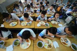 Mô hình bán trú- nội trú briBài 1: Nỗi lo dinh dưỡng học đường/i