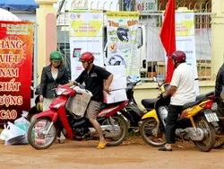 Phiên chợ Hàng Việt về nông thôn huyện Đăk Mil - Đăk Nông