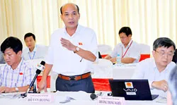 Quốc hội thảo luận ở tổ về dự án Luật Đất đai (sửa đổi)