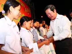 Tiếp tục thực hiện chương trình tặng vé xe trong dịp Tết 2013
