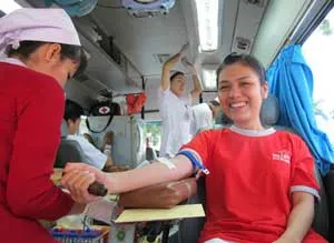 Pru-tình nguyện hiến máu nhân đạo 2012: trồng 1.200 cây xanh, hiến 2.000 đơn vị máu 