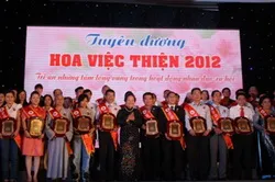 Tuyên dương “Hoa việc thiện” năm 2012