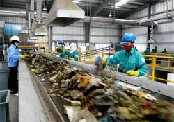 Đầu tư công nghệ xử lý chất thải nguy hại tránh lãng phí