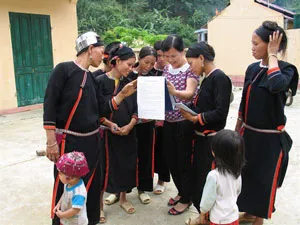 TPHCM: Trao quà cho các hộ gia đình văn hóa và các xã đạt chuẩn văn hóa