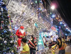 TPHCM đón lễ Giáng sinh an lành, vui tươi