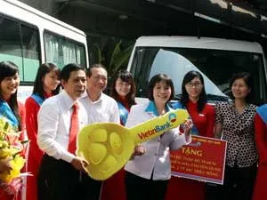 Hội chữ thập đỏ TP.HCM tiếp nhận 2 xe hiến máu chuyên dùng