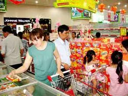Thị trường Tết Quý Tỵ 2013: Hỗ trợ người lao động nghèo mua sắm Tết