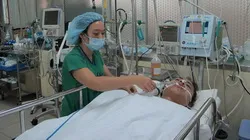 Suýt tử vong vì tập nuốt kiếm