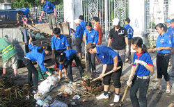 Tin TPHCM ngày 05/01/2013: Xã Quy Đức, Bình Chánh ra quân tổng vệ sinh môi trường