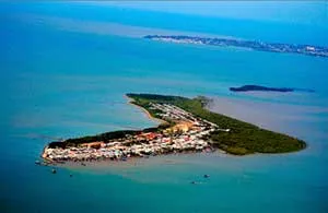 Hội chữ thập TPHCM tặng quà Tết cho người dân nghèo tại xã đảo Thạnh An
