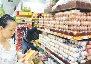 Người dân nên mua trứng gia cầm trong hệ thống bình ổn giá như Vinatexmart, Satramart, Co.opmart 