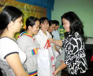 Từ nay đến 25 Tết, BX miền Đông và miền Tây ưu tiên bán vé xe Tết cho công nhân