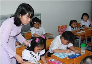 Gói ghém chăm lo Tết cho giáo viên