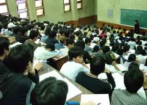 Khẩn trương đổi mới giáo dục