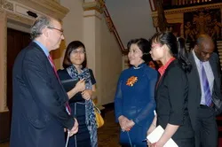 Bà Nguyễn Thị Hồng tiếp Giám đốc cơ quan Phát triển- Xúc tiến Thương mại và Đầu tư Anh tại Luân Đôn