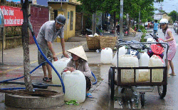 Còn nhiều nơi ở TP.HCM thiếu nước máy