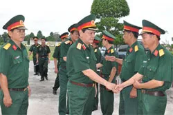 Lãnh đạo thành phố đi thăm và chúc tết Sư đoàn 5, Quân khu 7