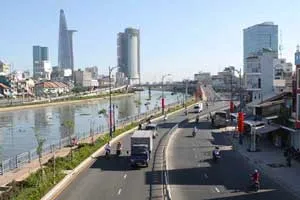 Thông xe đường Bến Vân Đồn