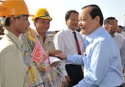 Bí thư Thành ủy Lê Thanh Hải thăm các đơn vị sản xuất đầu năm