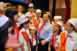 Tự hào thiếu nhi thành phố anh hùng