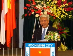 Tặng kỷ niệm chương “Vì hòa bình, hữu nghị giữa các dân tộc” cho Tổng lãnh sự Indonesia