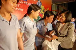 Lãnh đạo thành phố gặp gỡ nữ công nhân viên chức lao động