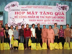 Họp mặt nữ công nhân viên chức bị tai nạn lao động