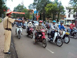 UBMTTQ TPHCM vận động nhân dân thực hiện 3 không, 3 có khi tham gia giao thông