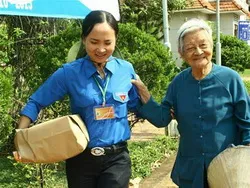 Sống đẹp: không chỉ biết sống vì mình mà phải vì mọi người