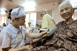 Đại biểu Quốc hội thành phố tiếp xúc cử tri người cao tuổi TPHCM