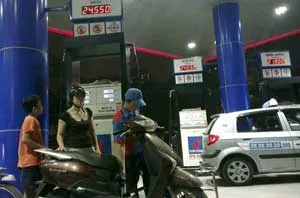 Xăng RON 92 tăng giá lên 24.580 đồng/lít