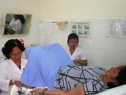 Khám, tầm soát ung thư miễn phí cho phụ nữ nghèo