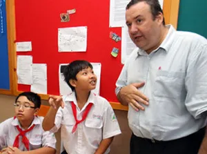 Tuyển giáo viên nước ngoài dạy tiếng Anh: Cẩn trọng để quản lý chất lượng