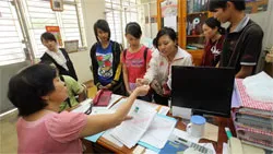 Hồ sơ dự thi ĐH-CĐ năm 2013: Sức hút ngành kinh tế giảm