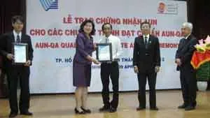 Trao chứng nhận 7 chương trình của ĐHQG TPHCM đạt chuẩn AUN-QA