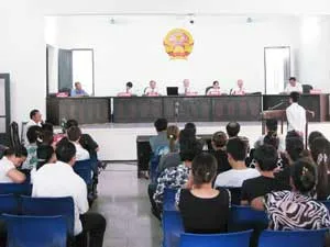 Xem xét thành lập các tổ chức ở cơ sở để giải quyết các tranh chấp trong nhân dân