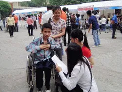 Cần lắm những ứng xử văn minh với người khuyết tật
