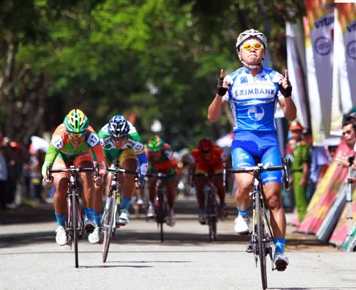 Cuộc đua xe đạp Cúp truyền hình TPHCM 2013: Lê Văn Duẩn liên tiếp thắng chặng