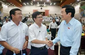 Tin TPHCM ngày 26/04/2013: Chủ tịch nước Trương Tấn Sang tiếp xúc cử tri quận 4
