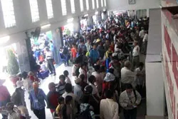 Hơn 200.000 lượt khách đến các bến xe