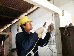 Sửa chữa, thay thế thiết bị điện cho 200 hộ gia đình ở huyện Củ Chi