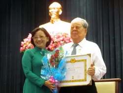 Tuyên dương điển hình học tập và làm theo tấm gương đạo đức Hồ Chí Minh