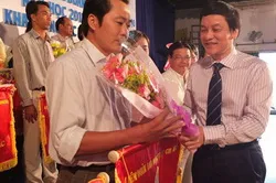 Tuyên dương tập thể và cá nhân tiêu biểu trong học tập và làm theo tấm gương đạo đức Hồ Chí Minh