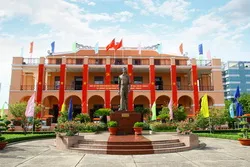 Đoàn đại biểu Thành phố dâng hương tại Bảo tàng Hồ Chí Minh