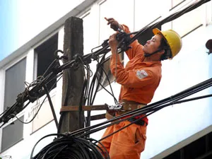 Điện lực TPHCM khẩn trương tái lập điện cho người dân