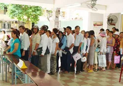 Nỗi lo phụ huynh chạy trường cho con