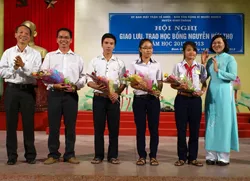 Nâng cao hiệu quả chăm lo học bổng Nguyễn Hữu Thọ từ Quỹ vì người nghèo các cấp