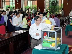 Hoàn tất việc lấy phiếu tín nhiệm
